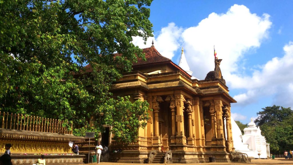 Kelaniya Temple: The Coronation of Vibheeshana