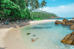 mirissa-beach-wesrtoo-travel